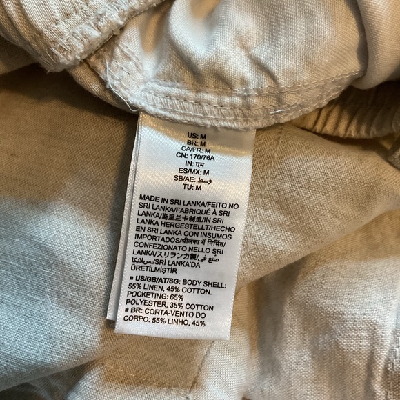 Amazon Essentials Women's Tan Cargo Shorts - Picture 5 of 6